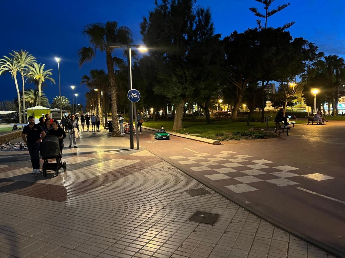 Luxury 190M2 Amplio Apartamento Moderno Con Terraza En La Azotea De 50M2 Junto A La Playa, En El Centro De Torre Del Mar, Malaga, Modern Large Apartment With 50M2 Roof Terrace By The Beach, Right In The Center Of Torre Del Mar, Malaga Luaran gambar